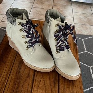 Maurices booties, lace up and zip. Size 9.5 Medium.